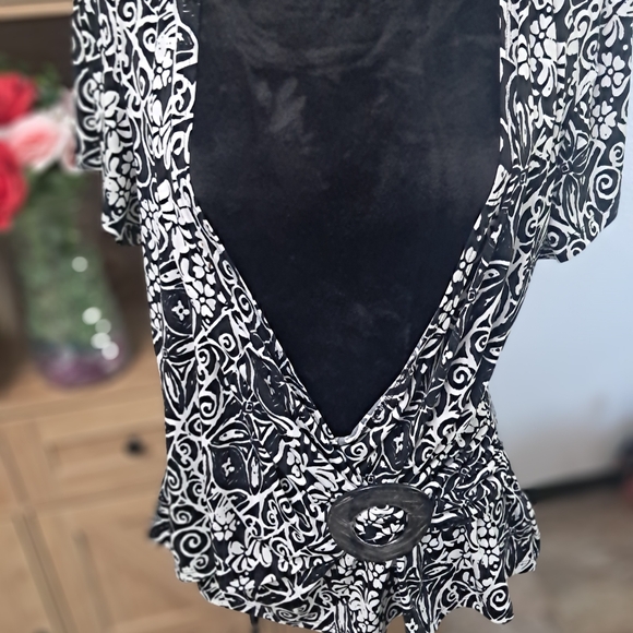 Serenade Faux Wrap Blouse Black White Floral Short Sleeve V-Neck Career Office - Picture 6 of 9